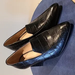 AD &amp; Daughter &quot;Esmea&quot; Heels  Women’s Sz 7 Black Leather Croc embossed. (#1134)