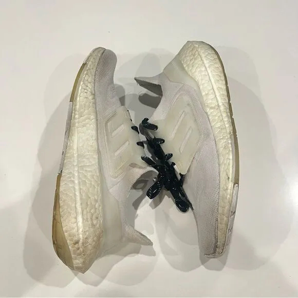 Adidas Women's high-performance running shoes with size 6