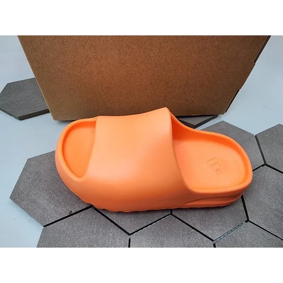 Adidas Yeezy Slide Orange Enflame Kids Size 11K BRAND NEW Rare Eu29 Gz0954