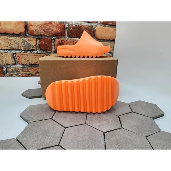 Adidas Yeezy Slide Orange Enflame Kids Size 11K BRAND NEW Rare Eu29 Gz0954