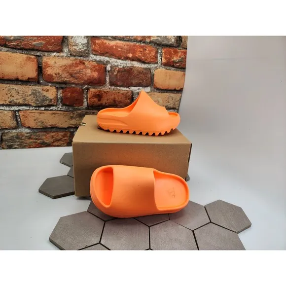 Adidas Yeezy Slide Orange Enflame Kids Size 11K BRAND NEW Rare Eu29 Gz0954
