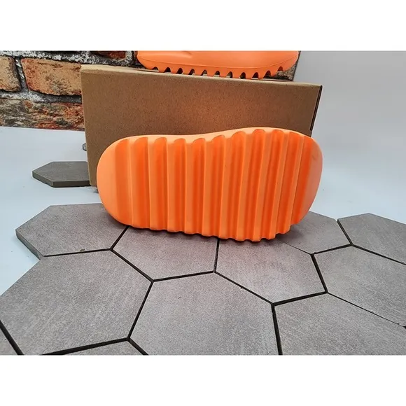 Adidas Yeezy Slide Orange Enflame Kids Size 11K BRAND NEW Rare Eu29 Gz0954