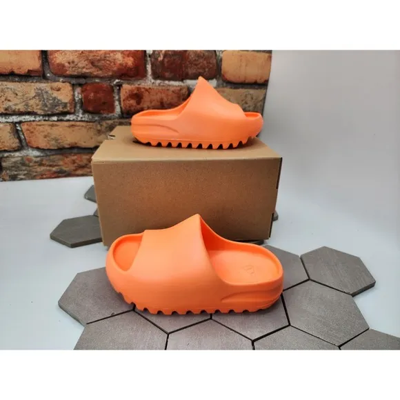 Adidas Yeezy Slide Orange Enflame Kids Size 11K BRAND NEW Rare Eu29 Gz0954