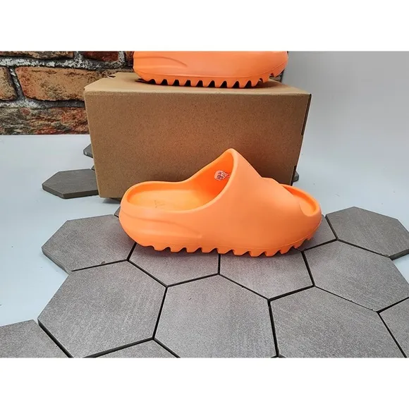 Adidas Yeezy Slide Orange Enflame Kids Size 11K BRAND NEW Rare Eu29 Gz0954