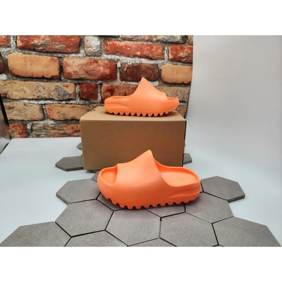 Adidas Yeezy Slide Orange Enflame Kids Size 11K BRAND NEW Rare Eu29 Gz0954
