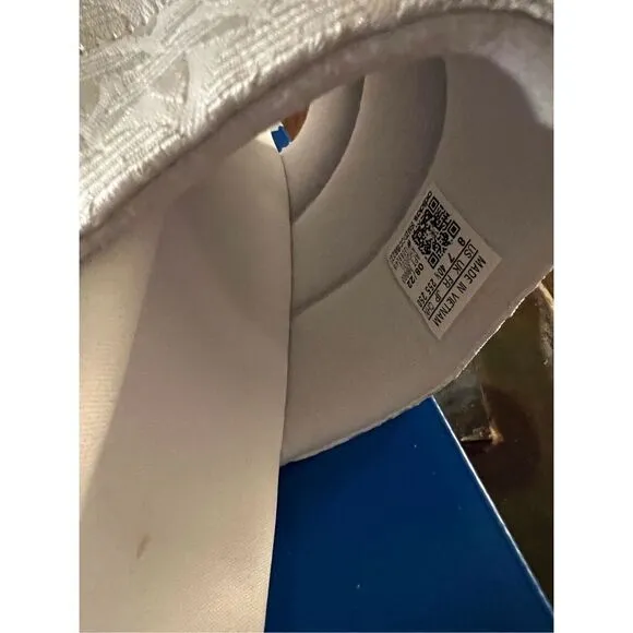 Adidas Adilette Essential W Slides