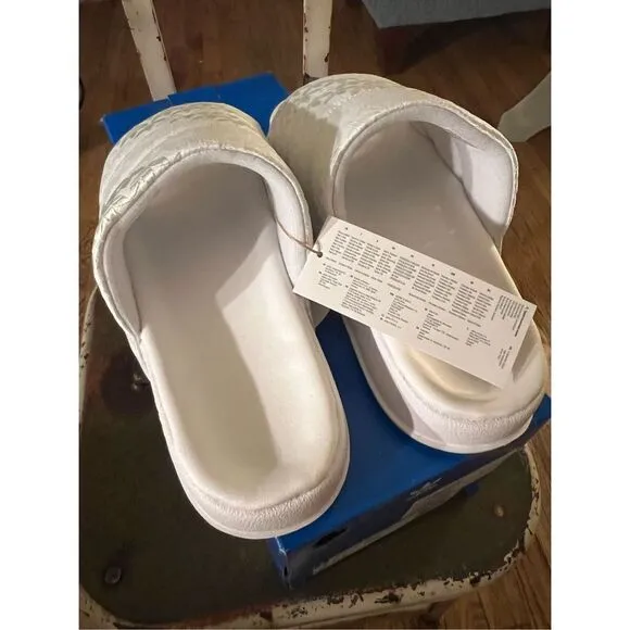 Adidas Adilette Essential W Slides