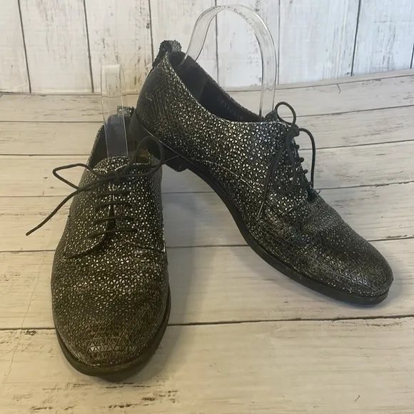 AGL Black and White Leather Lace Up Oxfords