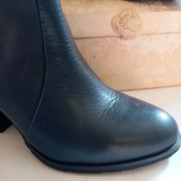 Aimee Kestenberg Dark Gray Leather Ankle Boots sz 6