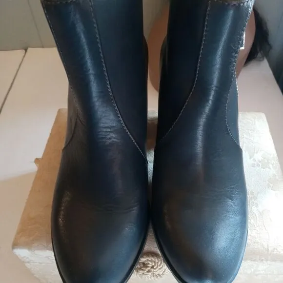 Aimee Kestenberg Dark Gray Leather Ankle Boots sz 6