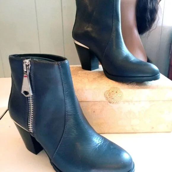 Aimee Kestenberg Dark Gray Leather Ankle Boots sz 6
