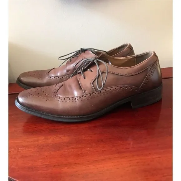 Aldo brown wing tip oxfords size 11.  Case 023.  0820