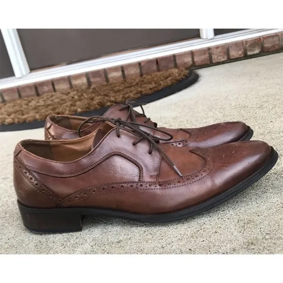 Aldo brown wing tip oxfords size 11.  Case 023.  0820