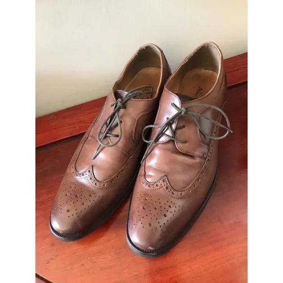Aldo brown wing tip oxfords size 11.  Case 023.  0820