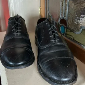 Allen Edmonds black Park Avenue leather oxfords. Size M 7.5