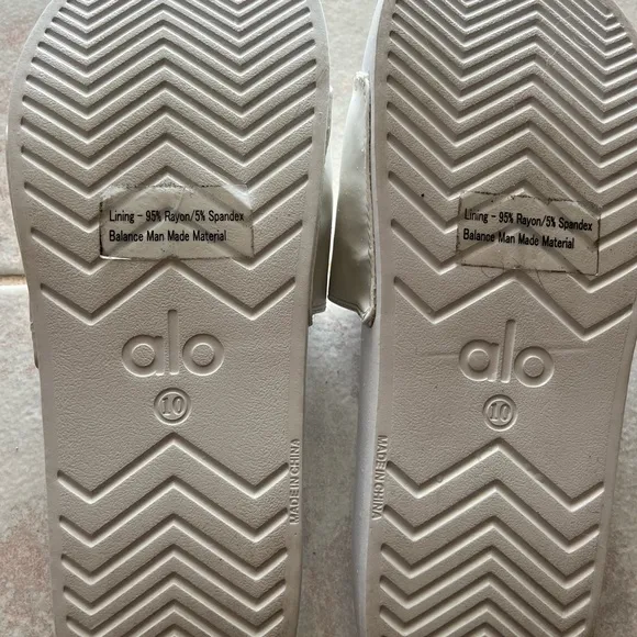 Alo unisex slides