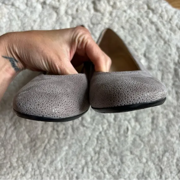 Amalfi by rangoni Classic Gray Grey Metallic Suede Round Block Heels Size 9.5N
