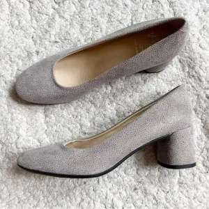 Amalfi by rangoni Classic Gray Grey Metallic Suede Round Block Heels Size 9.5N