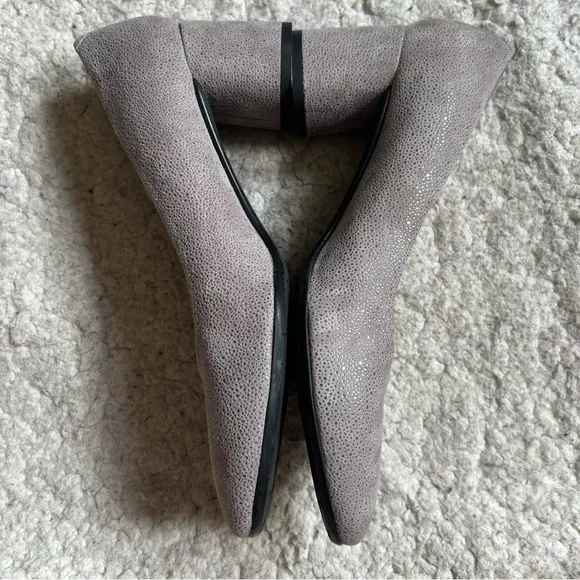 Amalfi by rangoni Classic Gray Grey Metallic Suede Round Block Heels Size 9.5N