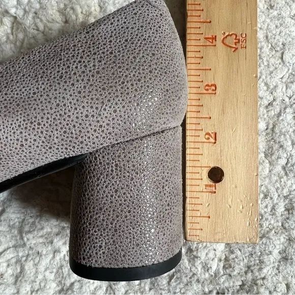 Amalfi by rangoni Classic Gray Grey Metallic Suede Round Block Heels Size 9.5N