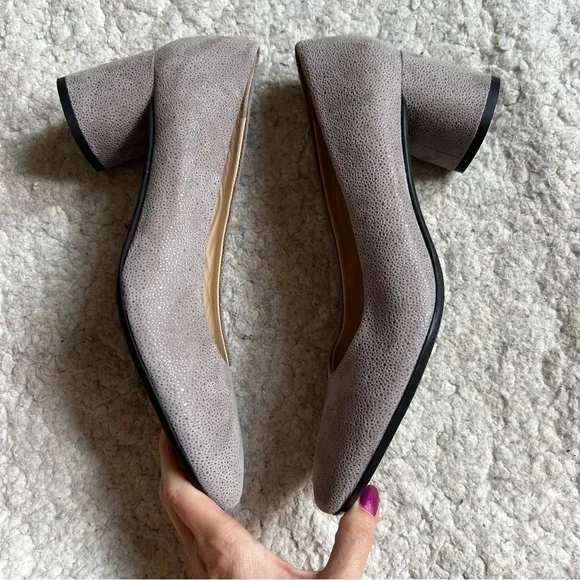 Amalfi by rangoni Classic Gray Grey Metallic Suede Round Block Heels Size 9.5N