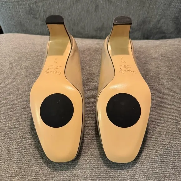 Amalfi by Rangoni Firenze Nude Patent Leather Pumps - Size 7.5M