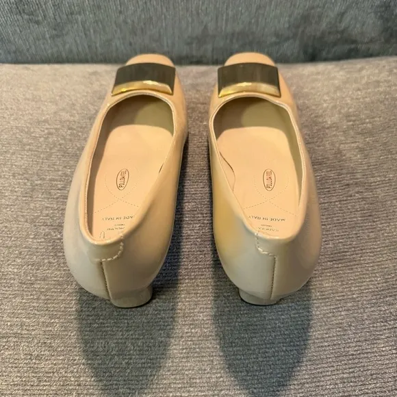 Amalfi by Rangoni Firenze Nude Patent Leather Pumps - Size 7.5M