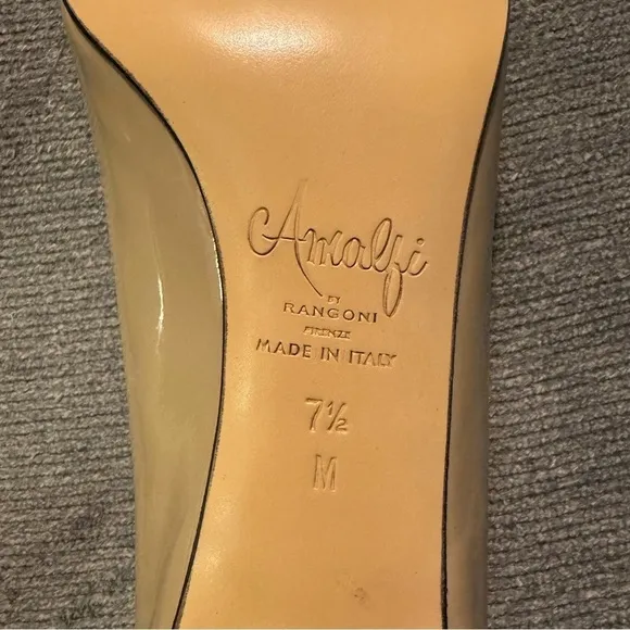 Amalfi by Rangoni Firenze Nude Patent Leather Pumps - Size 7.5M