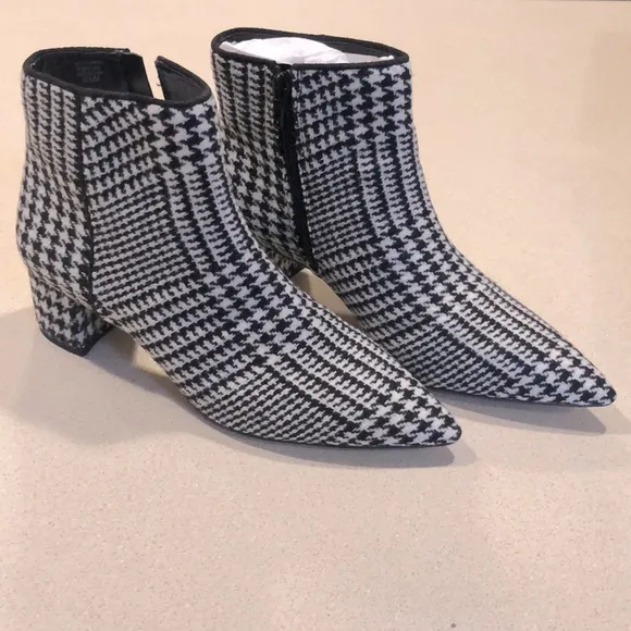 ANN TAYLOR BLOCK HEEL BOOTIE WITH HOUNDSTOOTH PATTERN BLK WHT SZ 6.5 NEW IN BOX