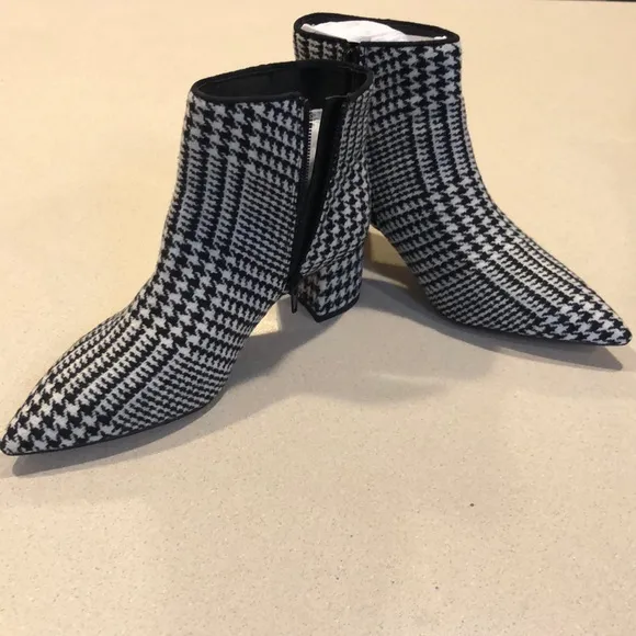 ANN TAYLOR BLOCK HEEL BOOTIE WITH HOUNDSTOOTH PATTERN BLK WHT SZ 6.5 NEW IN BOX