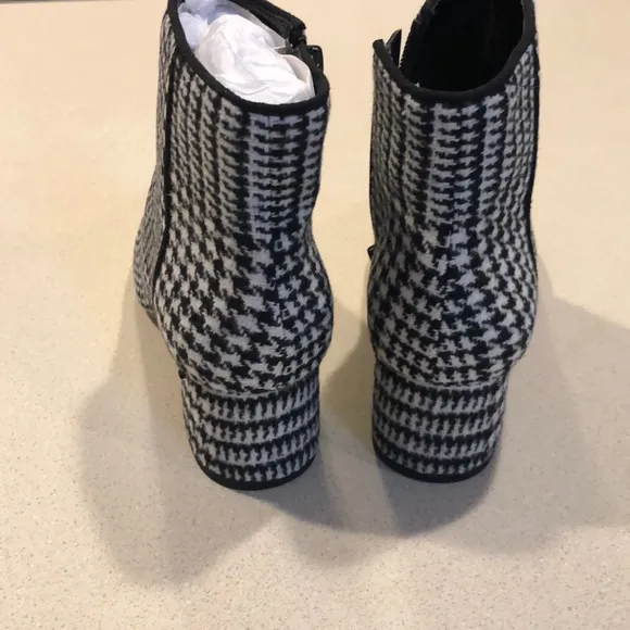 ANN TAYLOR BLOCK HEEL BOOTIE WITH HOUNDSTOOTH PATTERN BLK WHT SZ 6.5 NEW IN BOX
