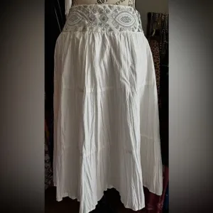 Ann Taylor loft NWT Elegant White Maxi Skirt 100%Cotton with built in slip