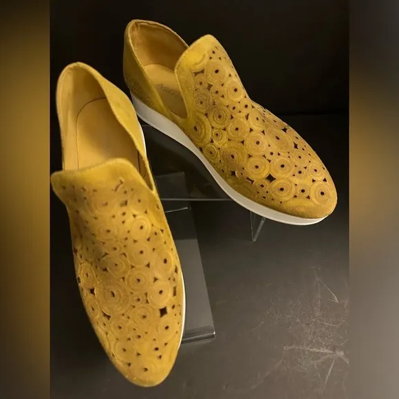 Antelope Sailor Slip Ons