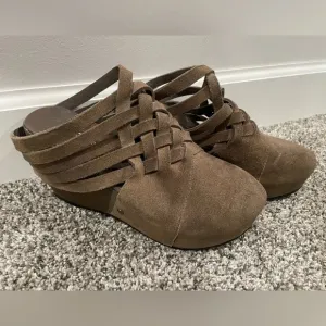 Antelope shoes women's wedged heels, size 37 EU or 6.5 US