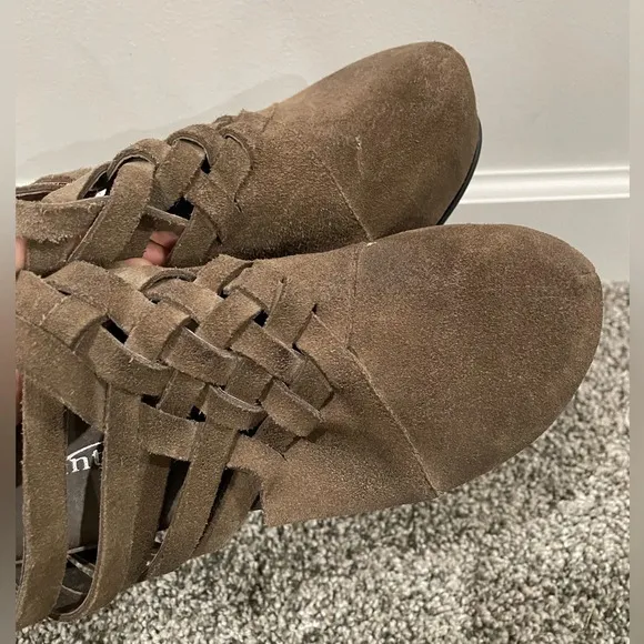 Antelope shoes women's wedged heels, size 37 EU or 6.5 US