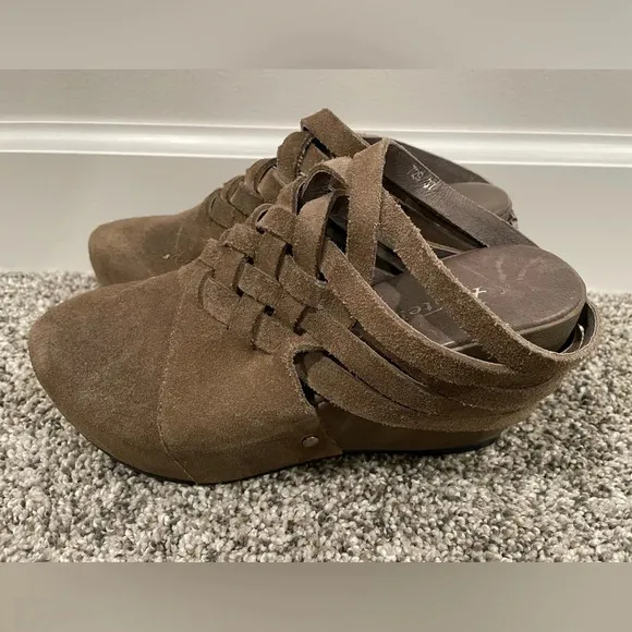 Antelope shoes women's wedged heels, size 37 EU or 6.5 US