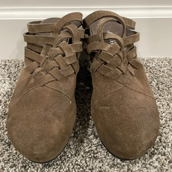 Antelope shoes women's wedged heels, size 37 EU or 6.5 US
