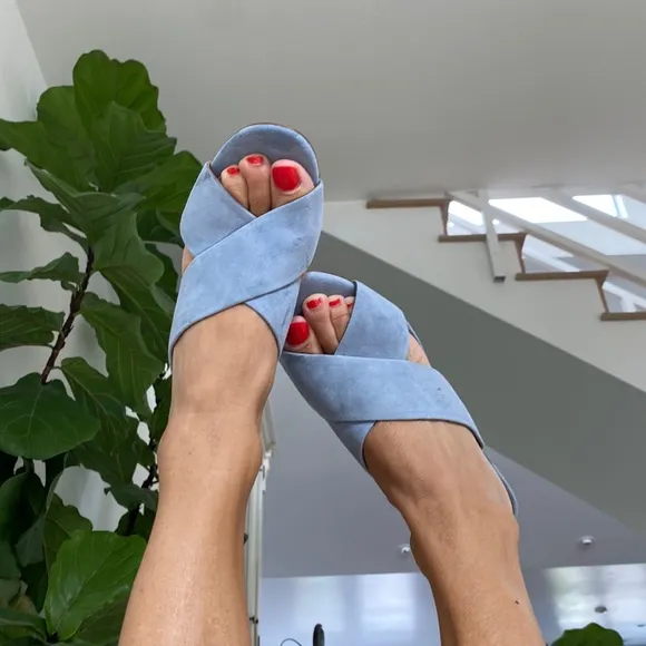 Anthropologie NWT Lola Cruz Blue Crossover Slides very chic and comfortable ❤️🙏