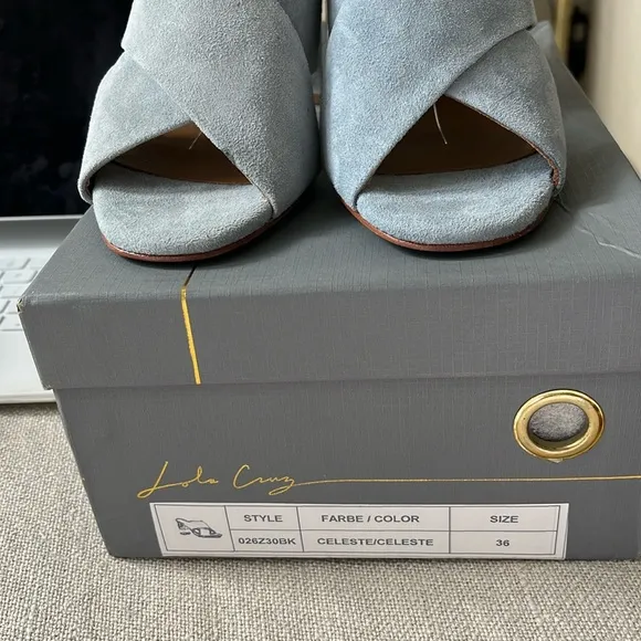 Anthropologie NWT Lola Cruz Blue Crossover Slides very chic and comfortable ❤️🙏