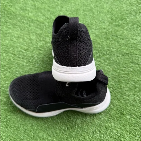 APL Black Sneakers - Kids US 12