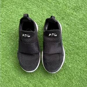 APL Black Sneakers - Kids US 12