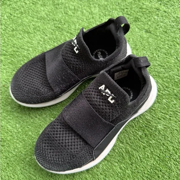 APL Black Sneakers - Kids US 12