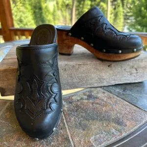 Ariat Black Leather Mules Womens 6.5B Wood Block Heel Clogs Western Embossed