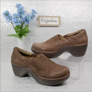 ARIAT Tan/Brown Suede Clogs Size 9B