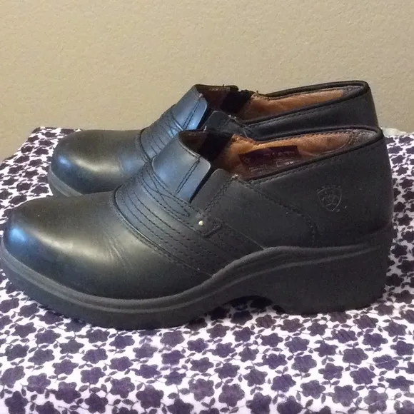 Ariat Women’s work composite toe 9C leather clogs