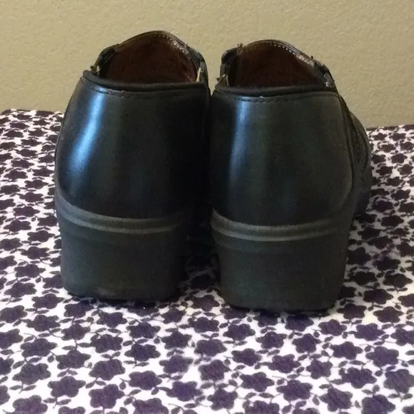 Ariat Women’s work composite toe 9C leather clogs