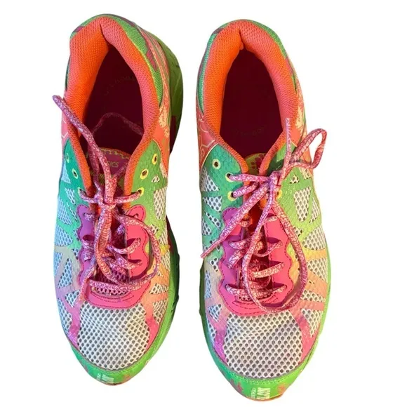 ASICS neon Gel-Noosa Tri 9. Women’s size 7. EUC‎ 💕