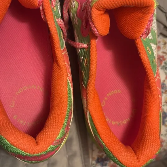 ASICS neon Gel-Noosa Tri 9. Women’s size 7. EUC‎ 💕