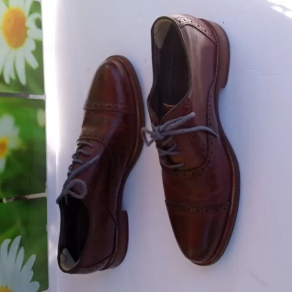 Aston Grey Men's leather Oxfords, 9.5,  Burgundy Brown, Pre-owned