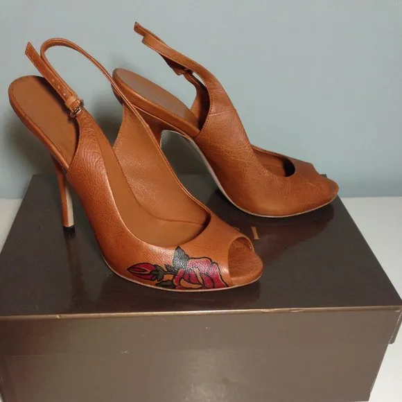 Authentic classic Gucci open-toe pump NEW Condition